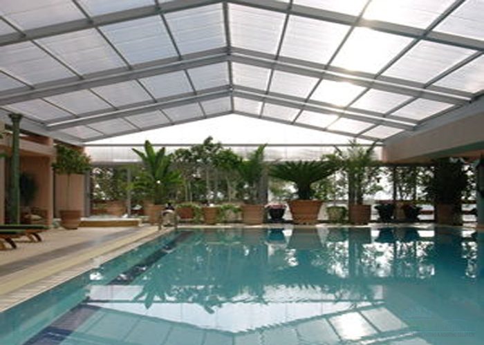 Swimming pool covering structure